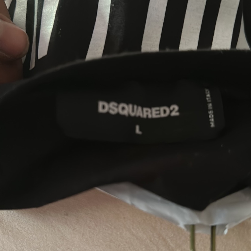 D squared - Picture 3 of 4